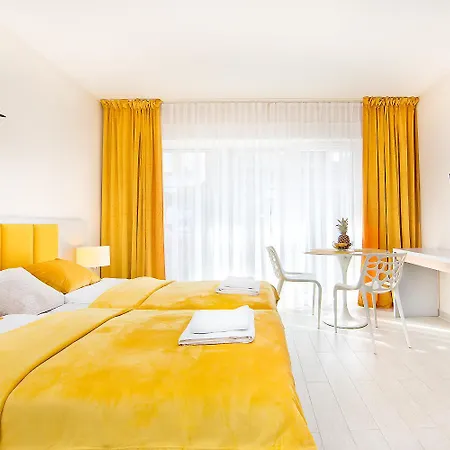 Miodowy Z Aneksem - Czarna Gora -