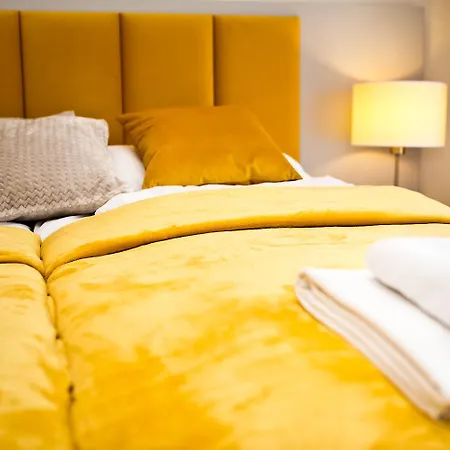 Miodowy Z Aneksem - Czarna Gora - *