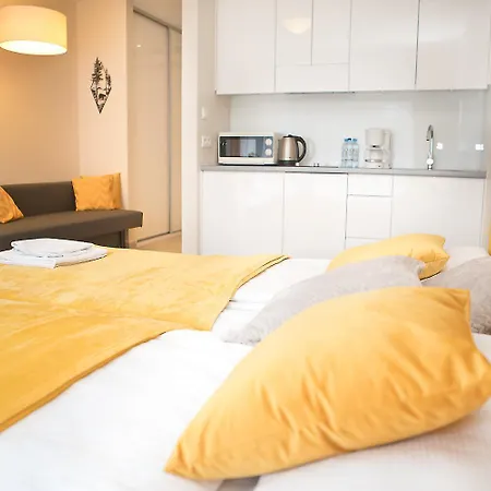 Miodowy Z Aneksem - Czarna Gora - *