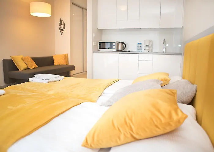 Miodowy Z Aneksem - Czarna Gora - *